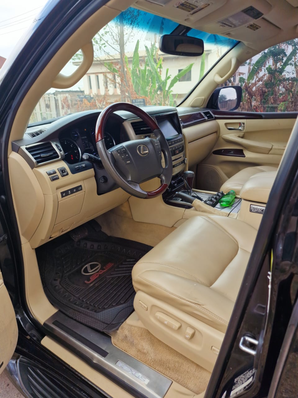 Executive Luxury - Lexus LX570 Beige Interior